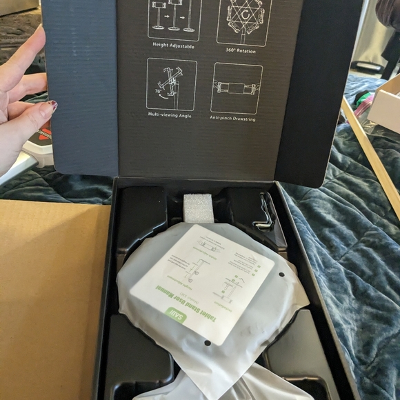 NIB Cell phone and tablet stand, adjustable, silver - Picture 5 of 5